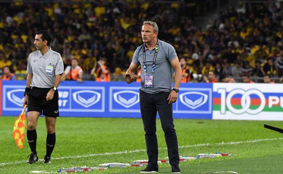 Myanmar sa thải HLV Antoine Hey sau thất bại tại AFF Cup