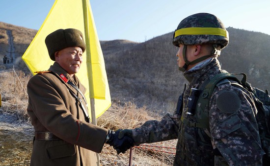 Hai miền Triều Tiên dỡ bỏ các trạm gác tại khu phi quân sự