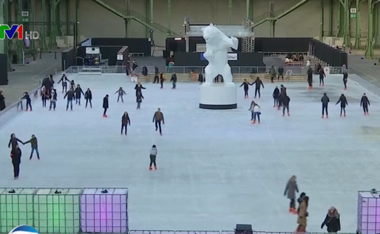 Cung điện Lớn ở Pháp biến thành sân trượt băng trong nhà lớn nhất thế giới