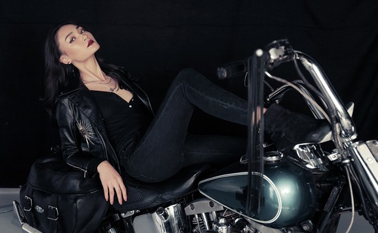 Thùy Trang Next Top Model gợi cảm trong MV mới của Trọng Hiếu