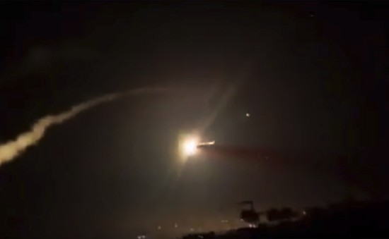 Syria đánh chặn tên lửa bay qua thủ đô Damascus