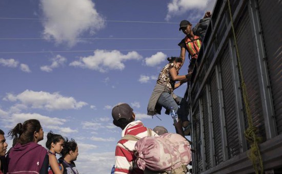 Người nhập cư hoang mang ở biên giới Mỹ -  Mexico