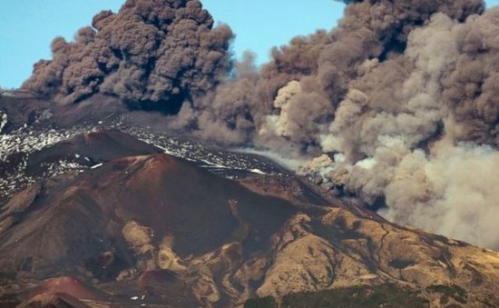 Italy ban bố tình trạng khẩn cấp do núi lửa Etna hoạt động trở lại