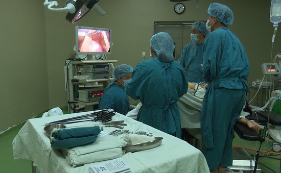 Cà Mau: Nhận chuyển giao kỹ thuật phẫu thuật cắt tử cung bằng phương pháp nội soi