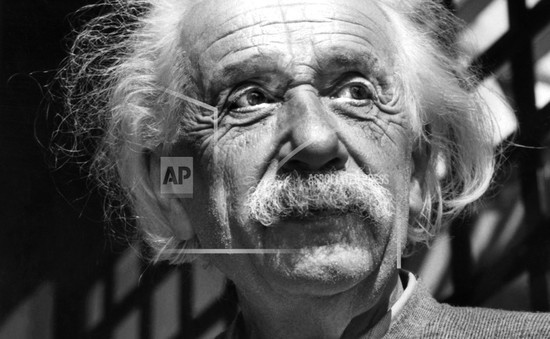 Bức thư của Albert Einstein được bán với giá kỷ lục 2,89 triệu USD