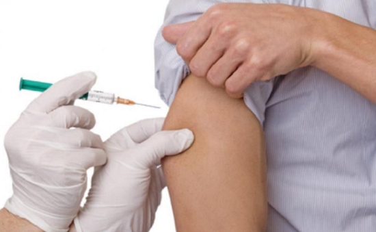 Gần 21.000 nhân viên y tế được tiêm vaccine cúm mùa