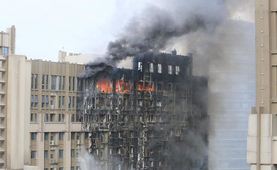 Cháy tòa nhà văn phòng 20 tầng ở Trung Quốc