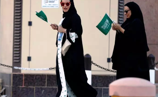 Saudi Arabia: Cơ quan quản lý hộ chiếu lần đầu tuyển nhân viên nữ