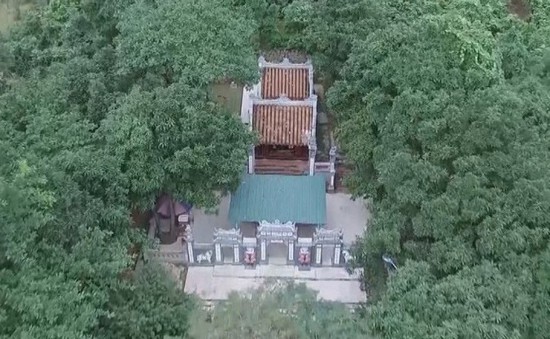 Đền thờ Thánh Mẫu Liễu Hạnh bên dãy Hoành Sơn, Quảng Bình
