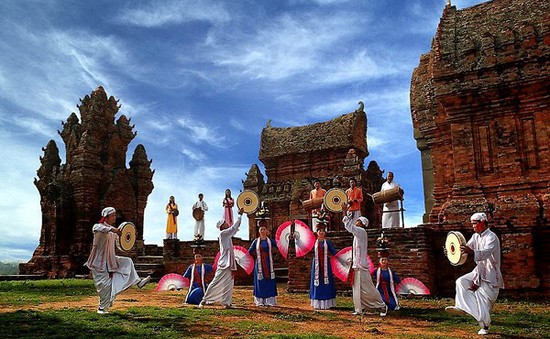 Văn hóa Chăm thu hút khách du Xuân ở Nha Trang