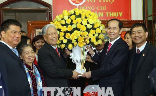 Chủ tịch nước Trần Đại Quang mừng thọ Trung tướng Đặng Quân Thụy