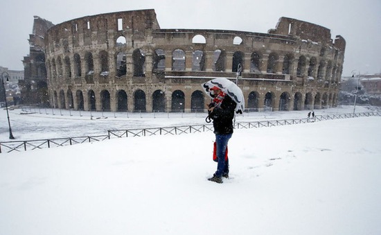 Bão tuyết bất thường ở Italy, giao thông, du lịch bị đình trệ