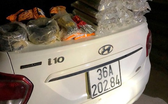 Thanh Hóa: Sử dụng taxi chở 30 kg thỏi thuốc nổ và kíp nổ