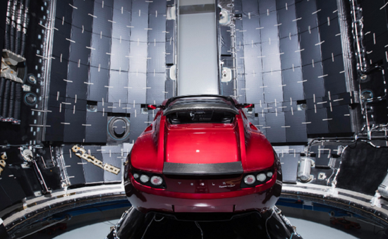 Dự án đưa chiếc ô tô đầu tiên bay ra ngoài vũ trụ của SpaceX