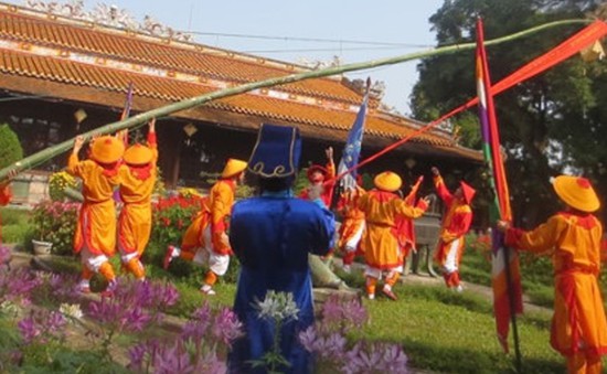 Lễ dựng Nêu ngày Tết trong Hoàng thành Huế