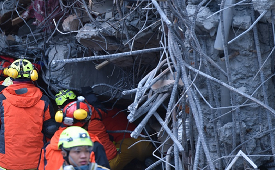 Đài Loan nỗ lực tìm người mất tích sau vụ động đất