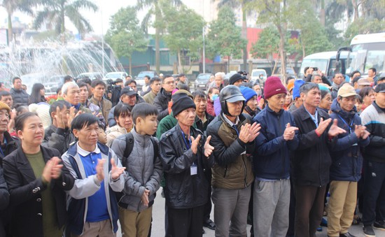 600 người bệnh đồng hành trên "Chuyến xe yêu thương" về quê đón Tết