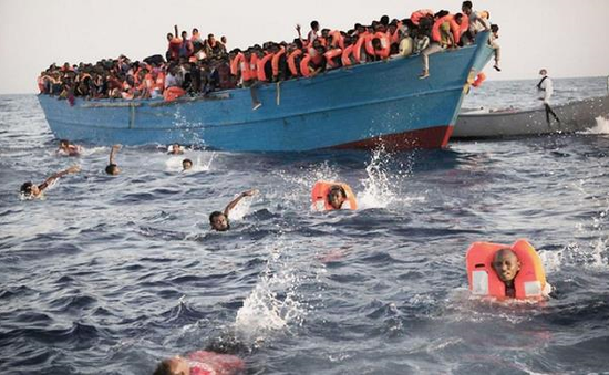 Giải cứu hơn 250 người di cư ở ngoài khơi Libya