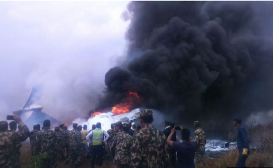 Hãng hàng không, sân bay đổ lỗi cho nhau về vụ máy bay rơi ở Nepal