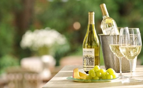 Rượu vang trắng có lợi cho sức khỏe nhưng ít người biết