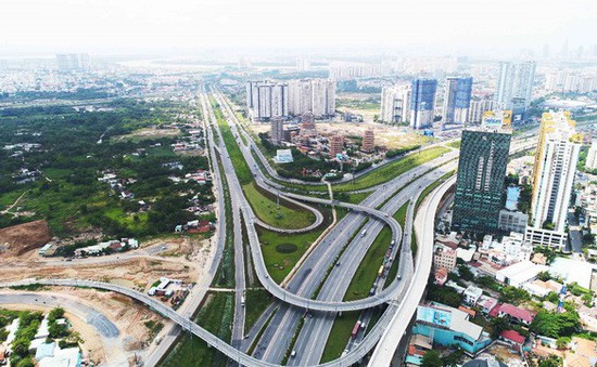 Thi công xây dựng hầm chui trên đường song hành xa lộ Hà Nội