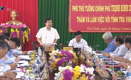 Phó Thủ tướng Trịnh Đình Dũng khảo sát luồng sông Hậu