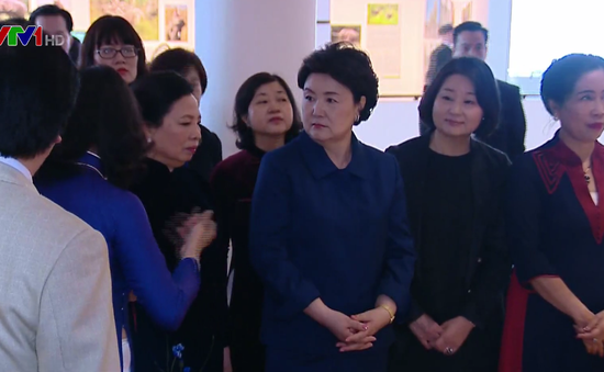 Phu nhân Tổng thống Hàn Quốc tìm hiểu văn hóa 54 dân tộc Việt Nam