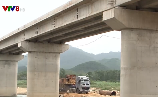 Quảng Ngãi xây cầu bắc qua sông Vệ giúp dân phát triển kinh tế