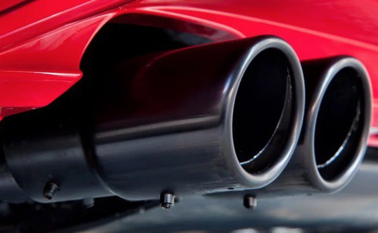 Lệnh cấm sử dụng dầu diesel khiến các nhà sản xuất ô tô châu Âu đau đầu