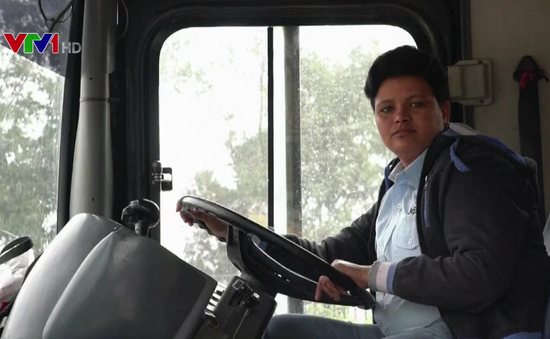 New Delhi lần đầu tiên có nữ tài xế xe bus