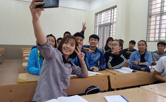 "Hoa khôi cầu lông" Việt Nam Thuỳ Linh đi học đại học