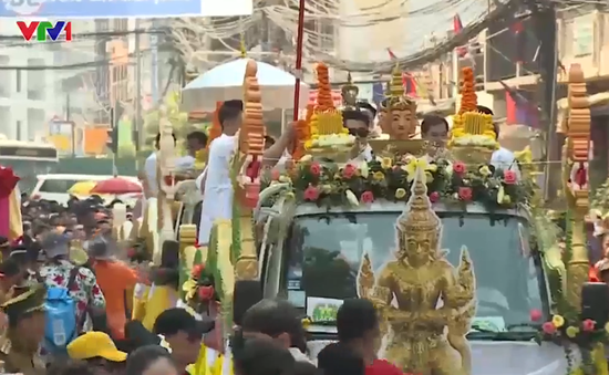Nhiều hoạt động ý nghĩa chào đón Tết Bun Pi May ở Lào