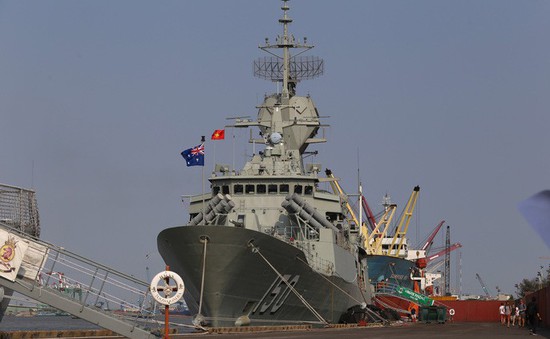 Tàu Hải quân Hoàng gia Australia thăm Việt Nam