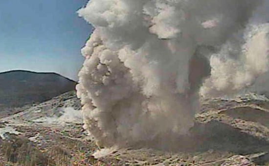 Nhật Bản: Sau 250 năm ngủ yên, núi lửa Mount đột ngột thức giấc