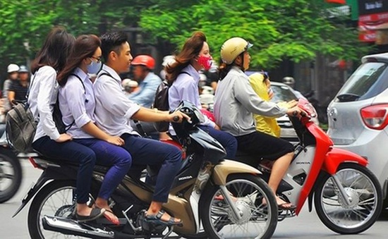 Tái diễn tình trạng học sinh chưa đủ tuổi sử dụng xe máy đến trường