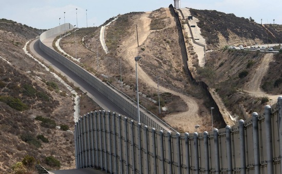 Mỹ căng mình ngăn làn sóng nhập cư tại điểm nóng biên giới với Mexico