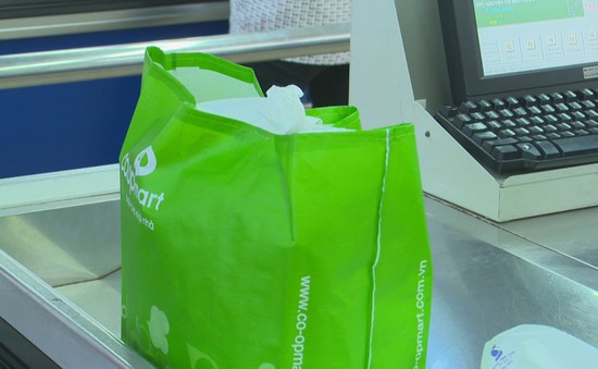 Đi chợ với "túi môi trường xanh" - Cách người tiêu dùng giảm bớt nguy hại ô nhiễm