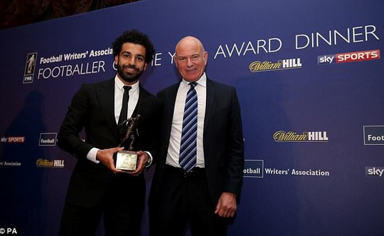 Salah “chạy sô” nhận liền 3 danh hiệu trong một buổi tối