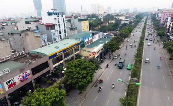 Cưỡng chế 42 cơ sở kinh doanh trên đường Nguyễn Khánh Toàn, Hà Nội