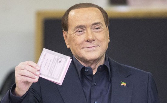 Cựu Thủ tướng Italy Berlusconi được phép trở lại chính trường