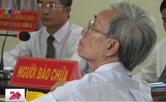 Nguyễn Khắc Thủy tự nguyện đến trại tạm giam thi hành bản án 3 năm tù vì tội dâm ô trẻ em