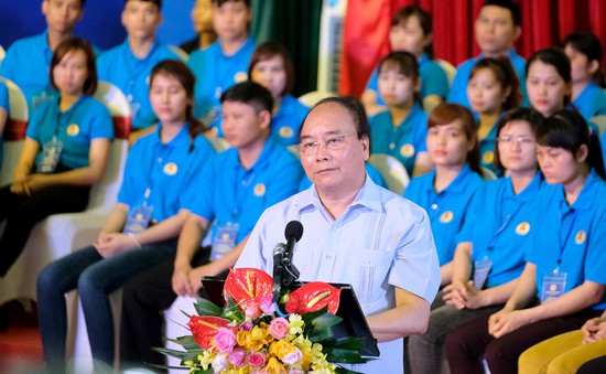 Thủ tướng gặp gỡ công nhân các KCN Vùng Đồng bằng sông Hồng năm 2018