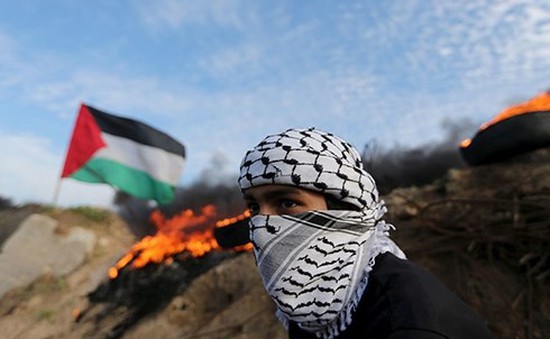 Xe tăng Israel khai hỏa tại Dải Gaza làm 2 người Palestine thiệt mạng
