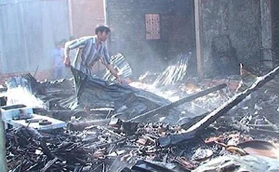 Cháy nhà trên tuyến dân cư tại Đồng Tháp