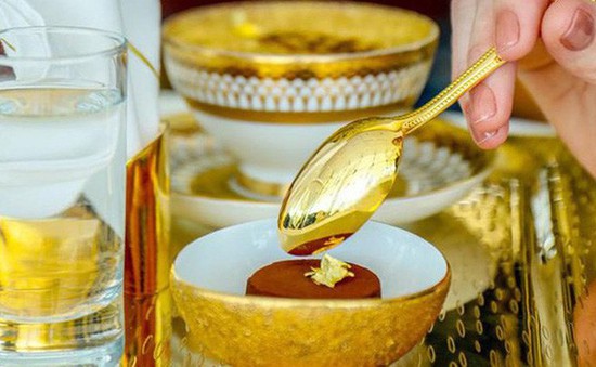 Khám phá nhà hàng chuyên dùng vàng để trang trí món ăn tại Dubai