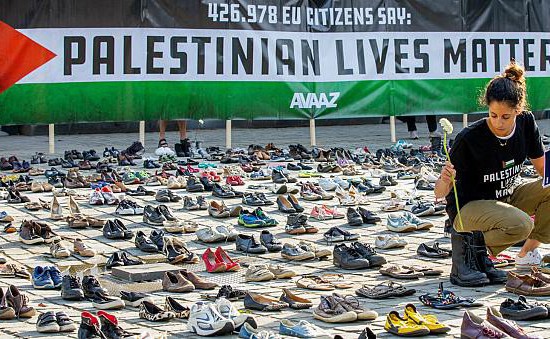 Bỉ: Tác phẩm sắp đặt 4.500 đôi giày ủng hộ Palestine