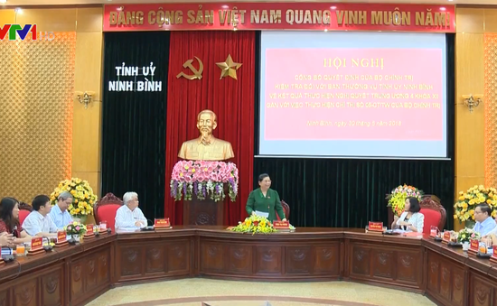 PCT Thường trực Quốc hội Tòng Thị Phóng công bố Quyết định kiểm tra tại Ninh Bình