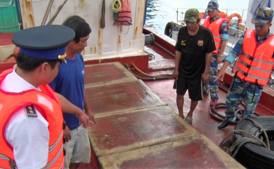 Bắt vụ vận chuyển 150.000 lít dầu lậu trên vùng biển Côn Đảo