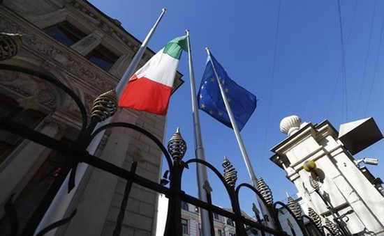 Eurozone lo ngại Italy thành Hy Lạp thứ hai