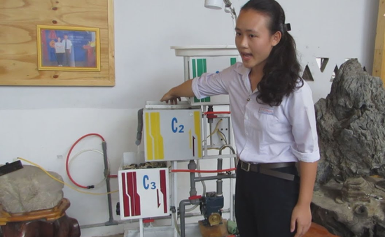 Nữ sinh lớp 11 sáng chế hệ thống biến nước nhiễm phèn thành nước sạch